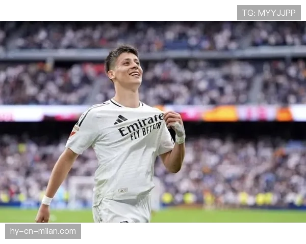 克罗斯连续关键战主导出球，战术角色转型激活中场进攻