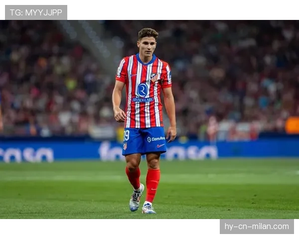 接管禁区的前锋阿尔瓦雷斯本赛季跑位更主动造射门