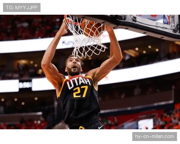 米切尔·罗宾逊内线补防效率提升显著 拉开球队防守稳定性差异